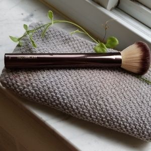 Hourglass Nº 2 FOUNDATION / BLUSH BRUSH